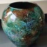 Large signed Line Lacquered Ball Vase. Made of églomisé glass. Dimensions: 18 x 16 cm