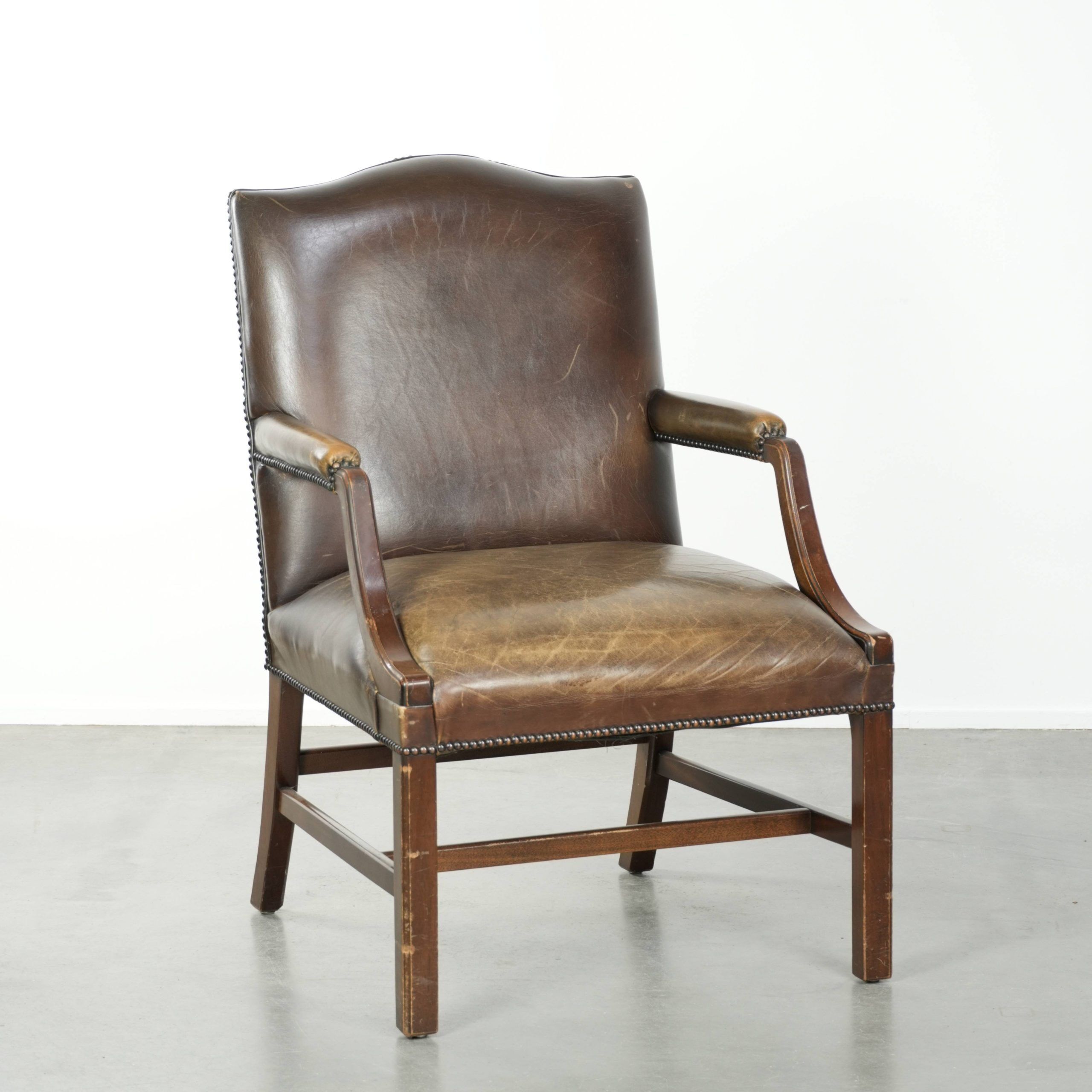 Chaise Gainsborough en cuir de vachette en bois avec une apparence époustouflante.