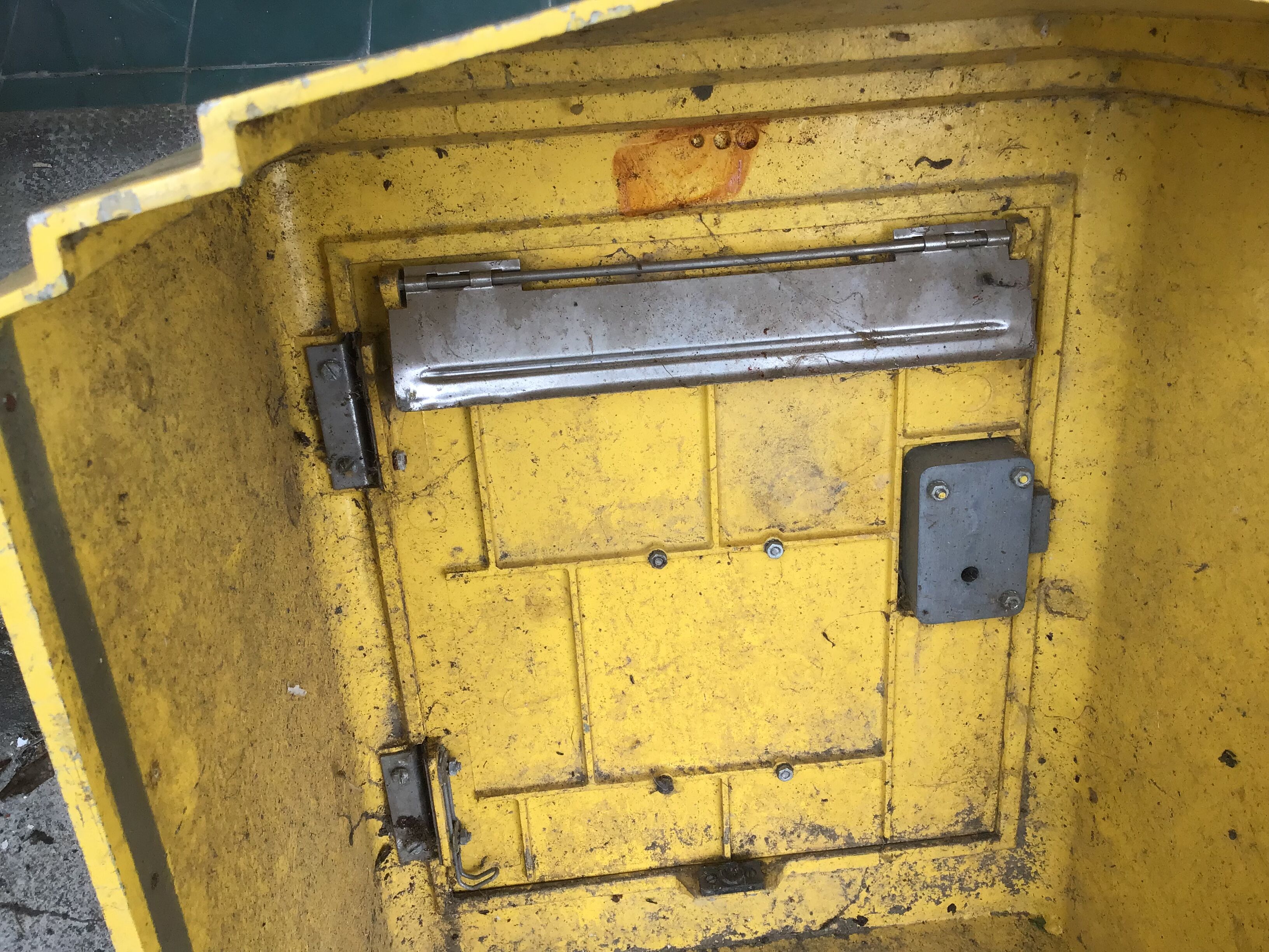 Reformed post office mailbox