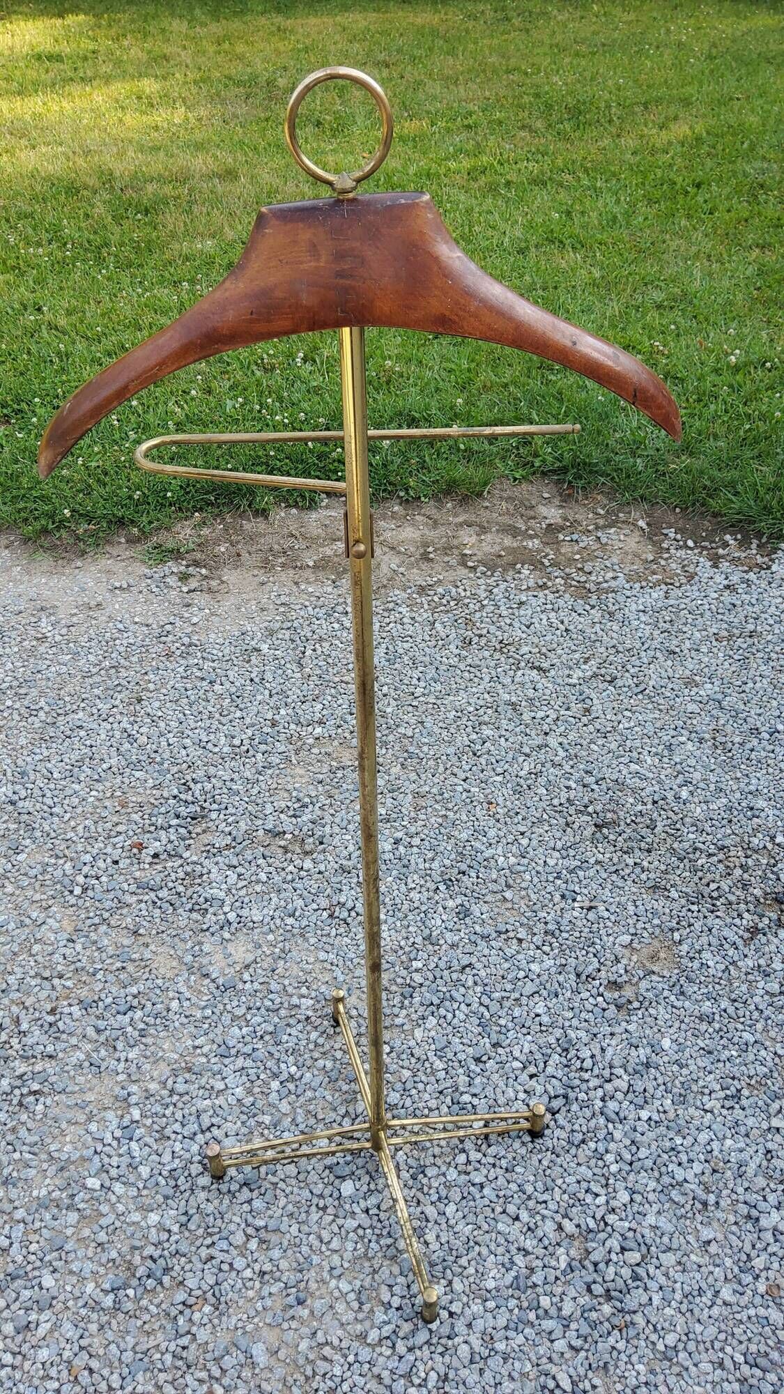 Valet de chambre of the 50s in gilded brass and wood