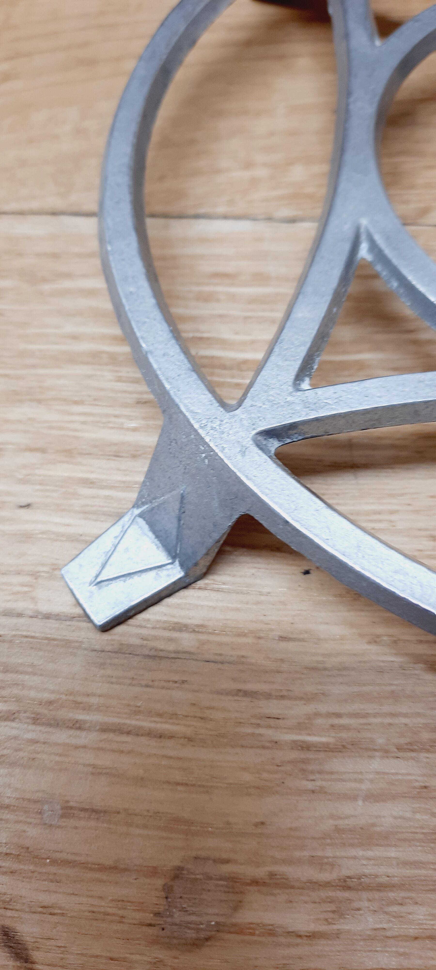 Round aluminum underside