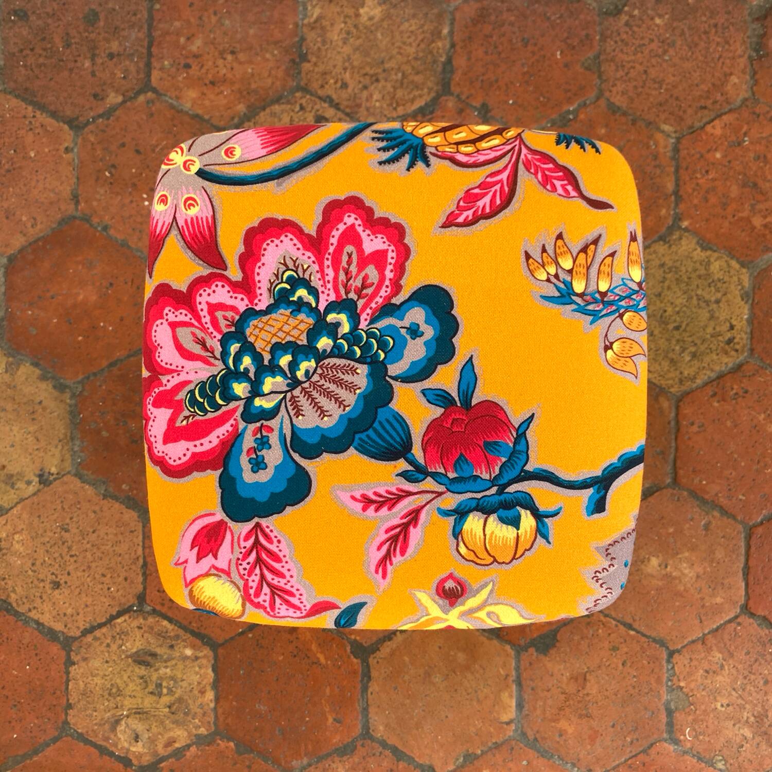 Vintage stool - Upcycling - tapestry - Romy Yellow