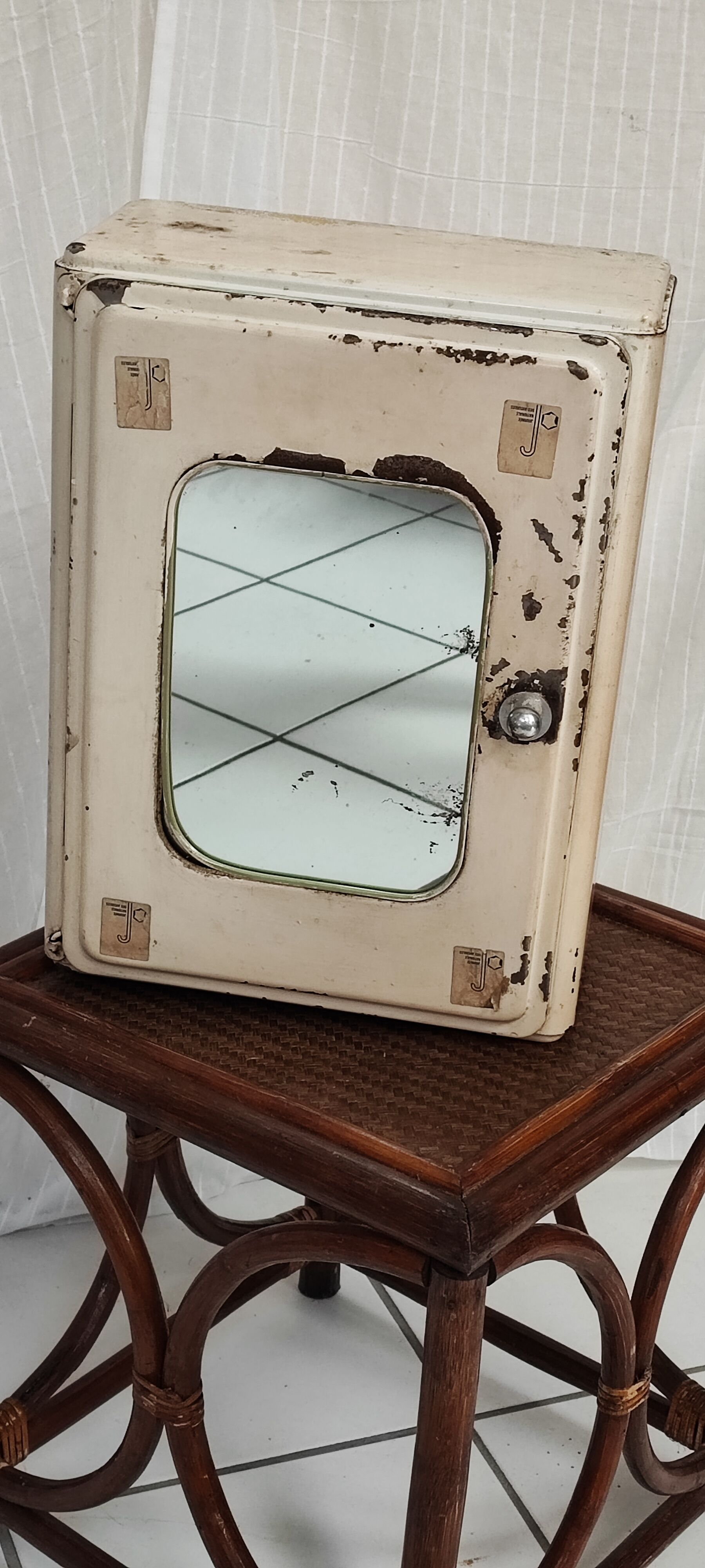 Metal medicine cabinet mirror