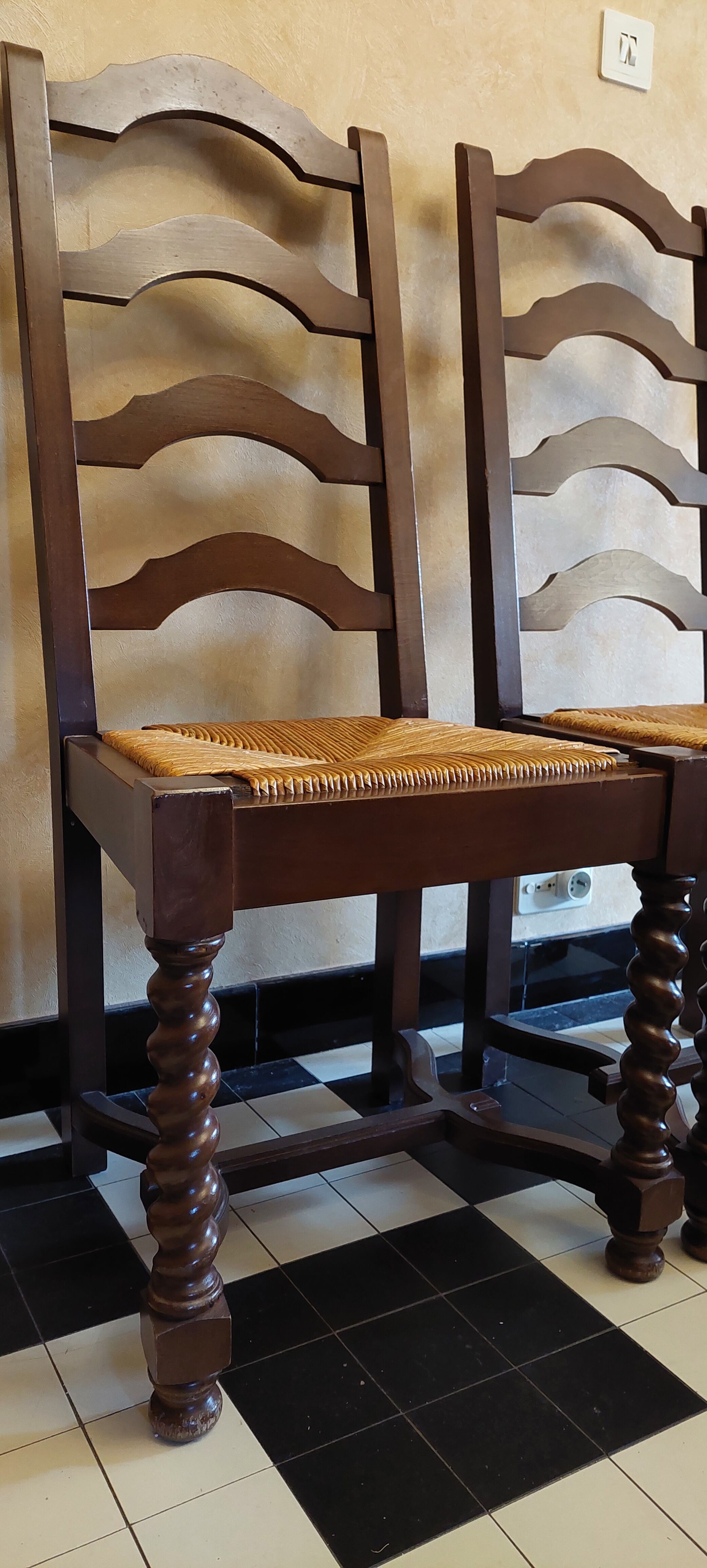 Set of 4 dining chairs Louis XIII style