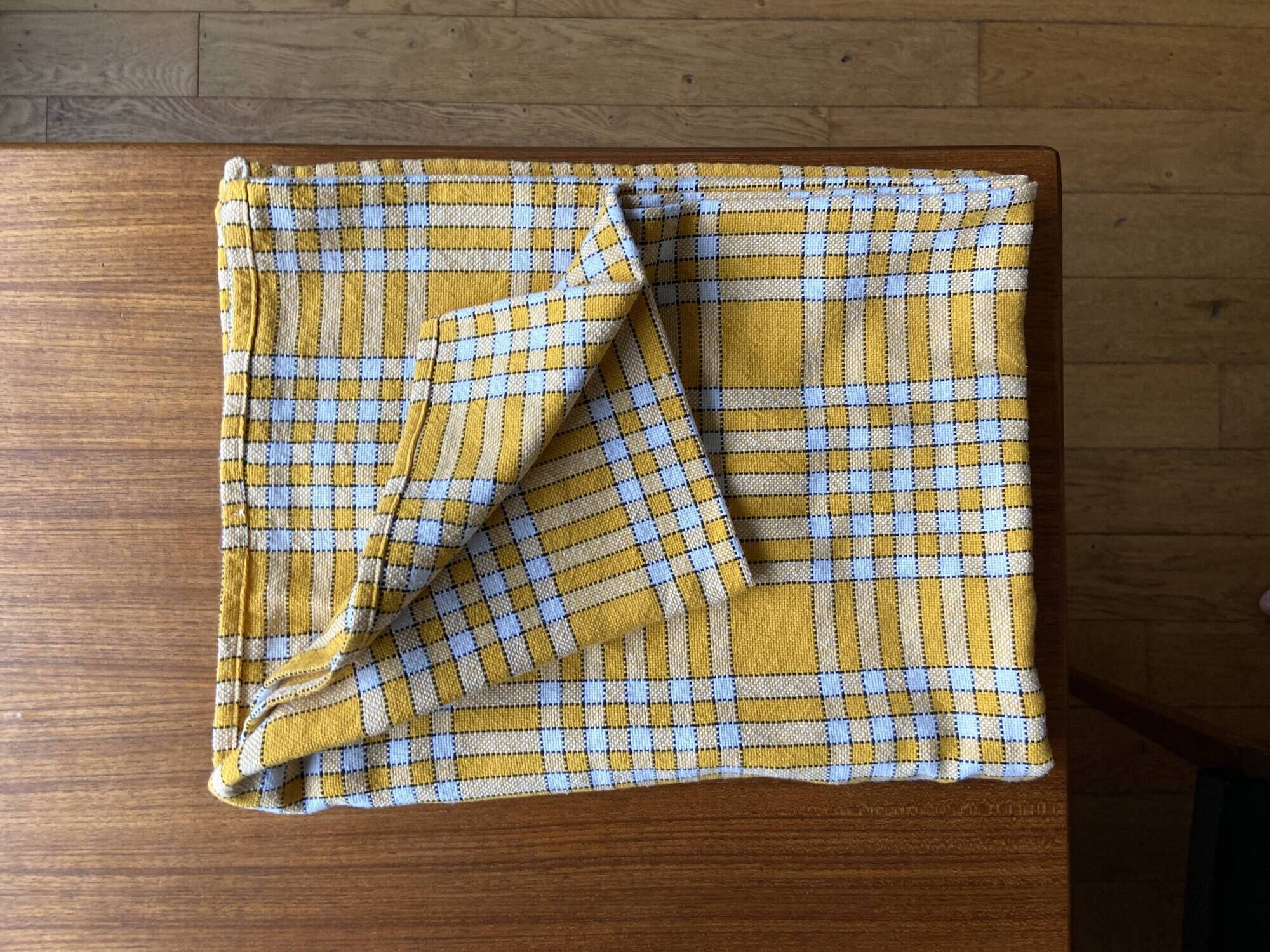 Yellow plaid cotton tablecloth ☐ 140 x 175 cm