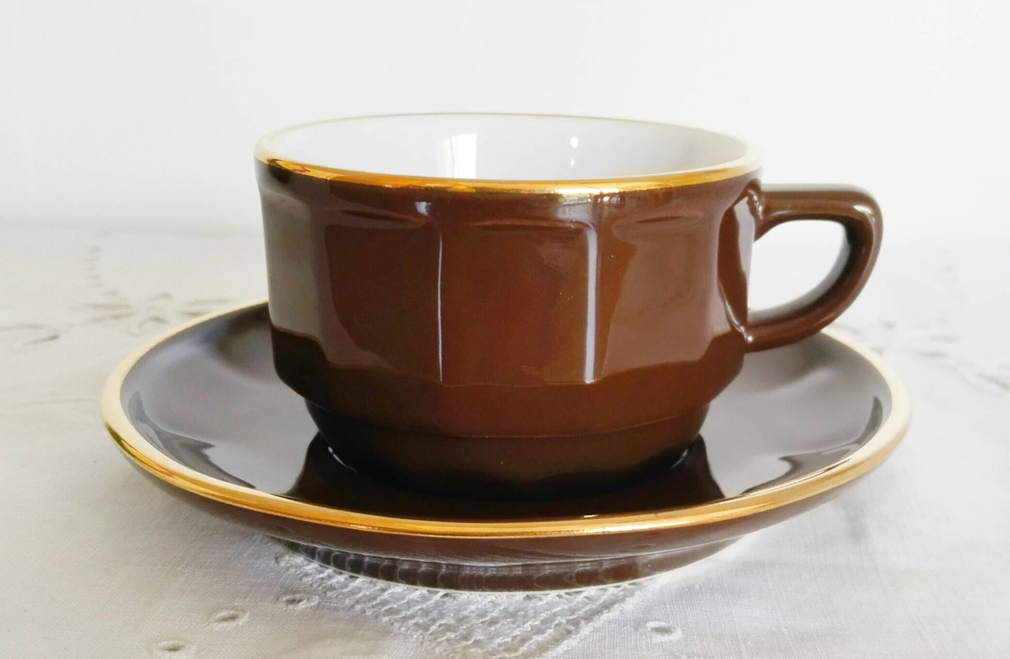 Coffee cups, Cappuccino, Yves Déshoulières, brown and gold, Nescafé