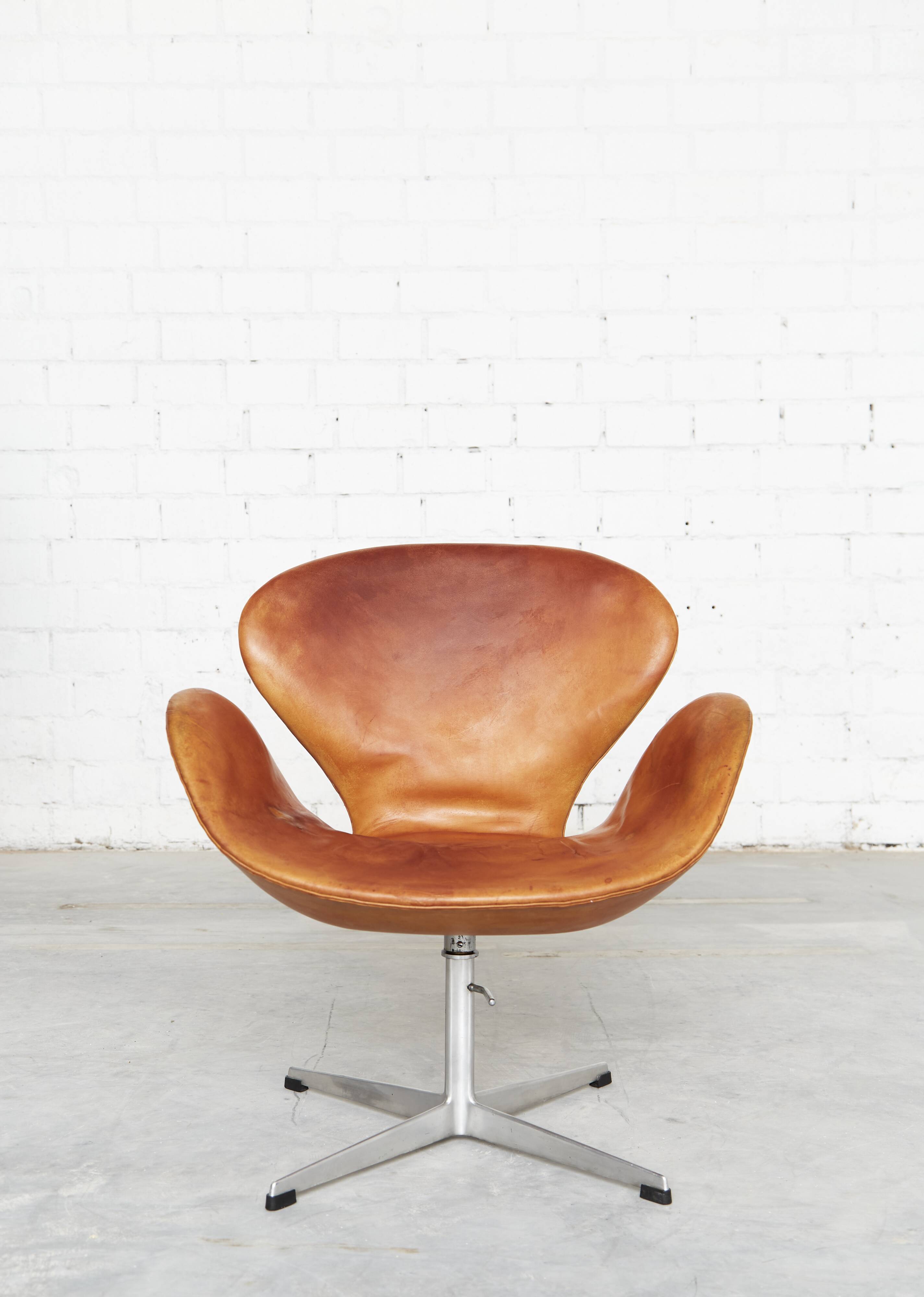 Swan Chair by Arne Jacobsen for Fritz Hansen