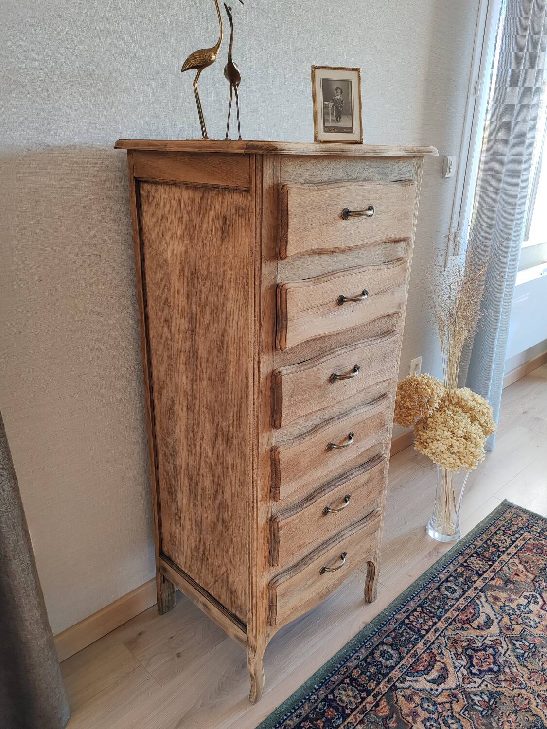 Oak chest of drawers
