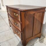 Walnut chest of drawers