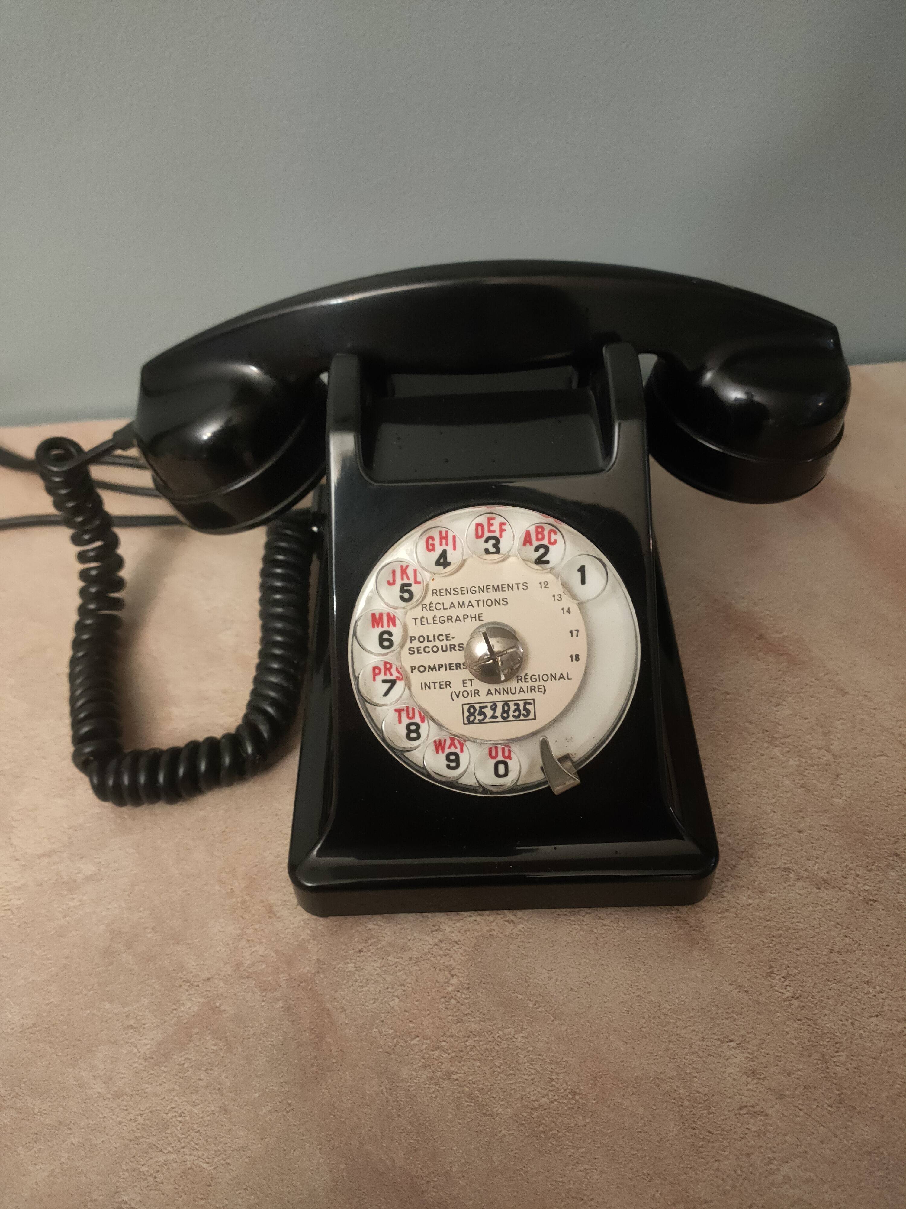 Black bakelite telephone, 1950s