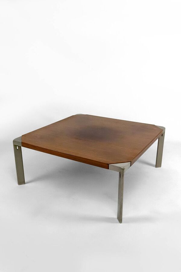 Table basse en noyer et aluminium, par Osvaldo Borsani pour Tecno, Italie, Circa 1970