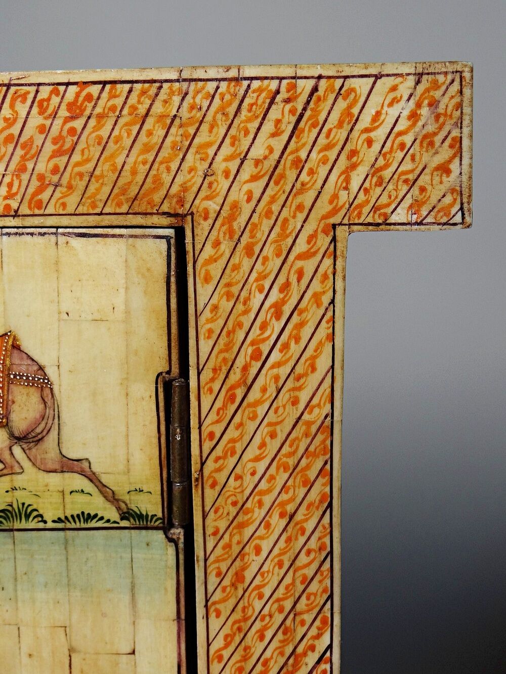 Mirror window Rajasthan in hand-painted bone decor with an ancient horseman from the early 20th century.