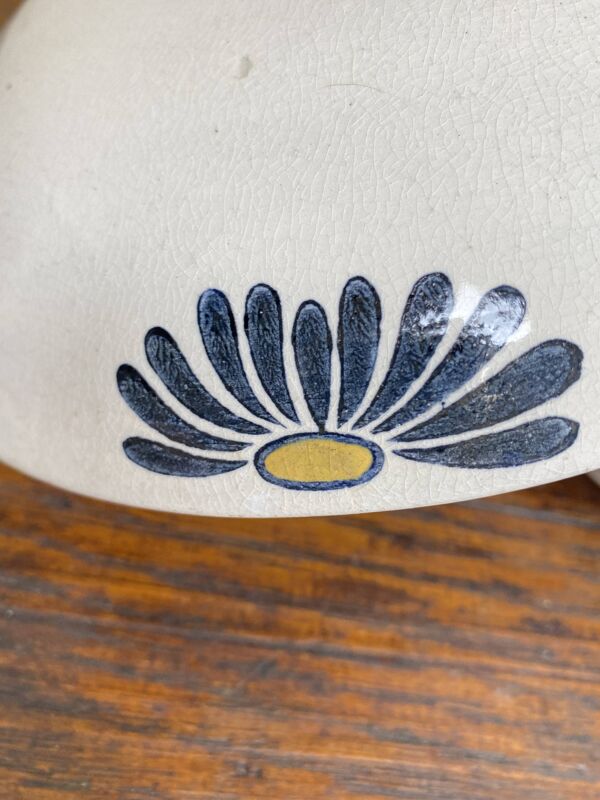 Grande soupière art déco en faïence de Somain, couvercle champignon