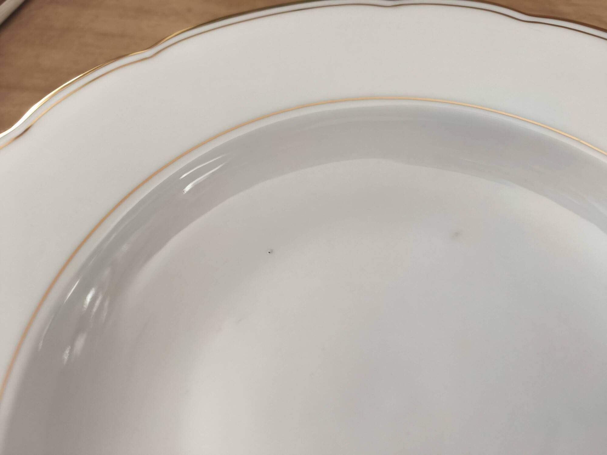 Set of 6 deep plates in fine porcelain from Bohemia with a gold rim.