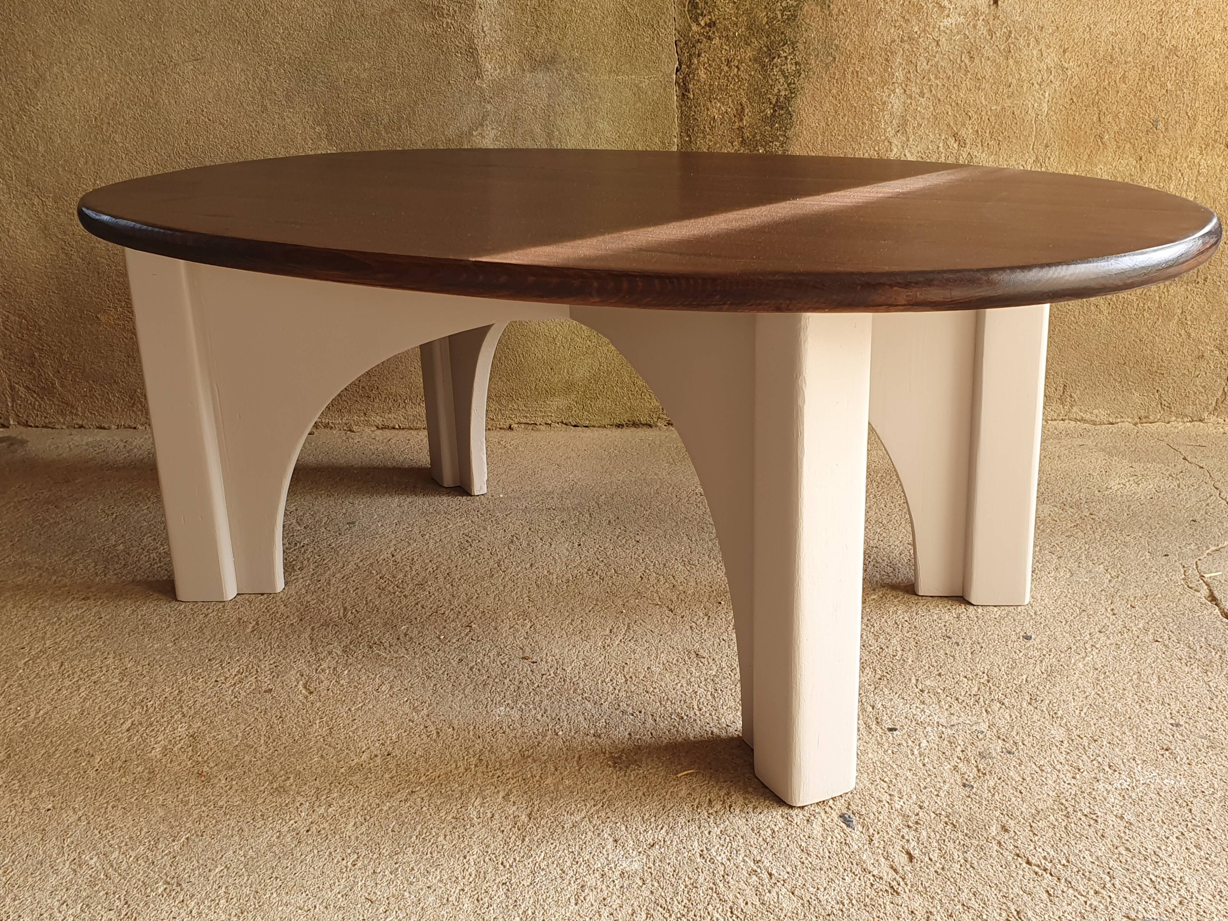 Oval coffee table
