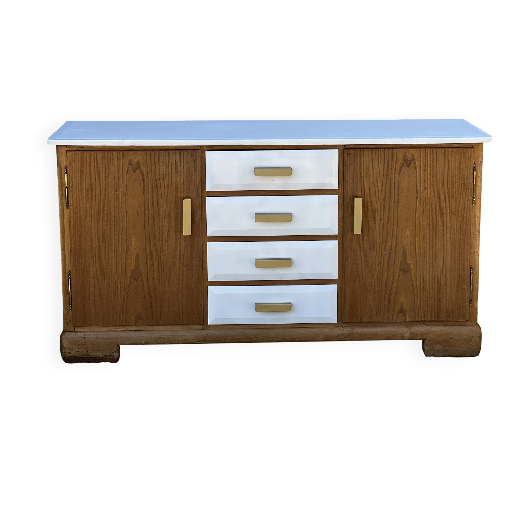 Wooden chest of drawers