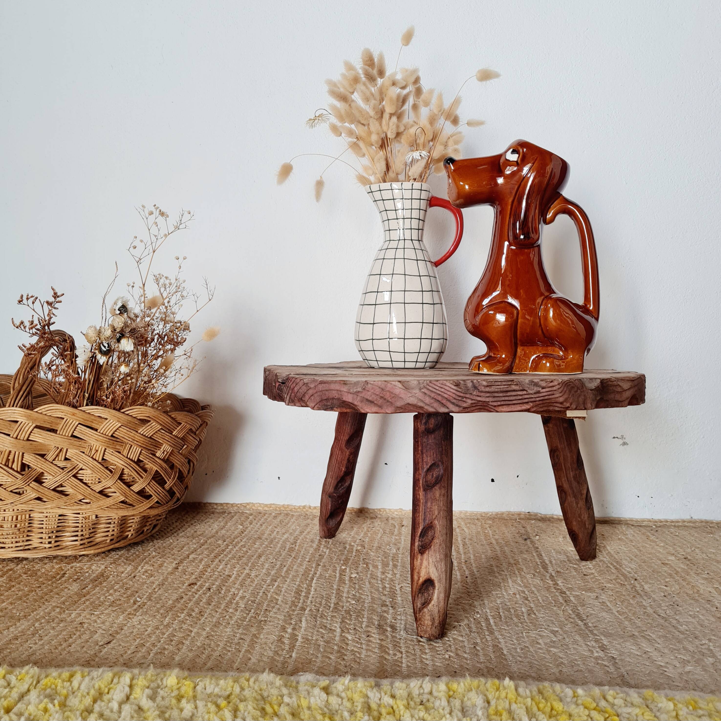 Small round tripod coffee table – vintage wooden stand