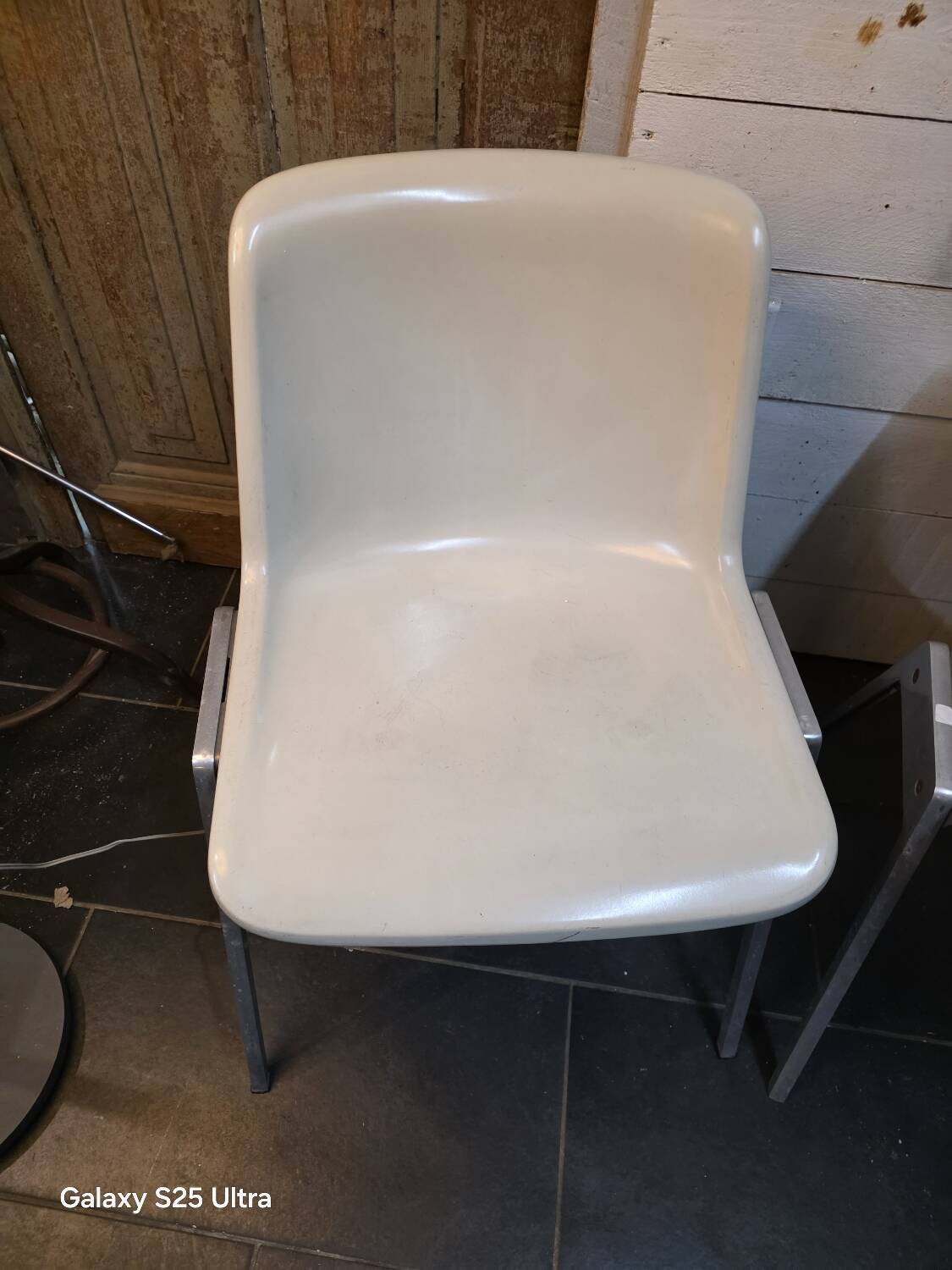 Pair of vintage Wilkhahn chairs, fibreglass shell, aluminium, 1970.
