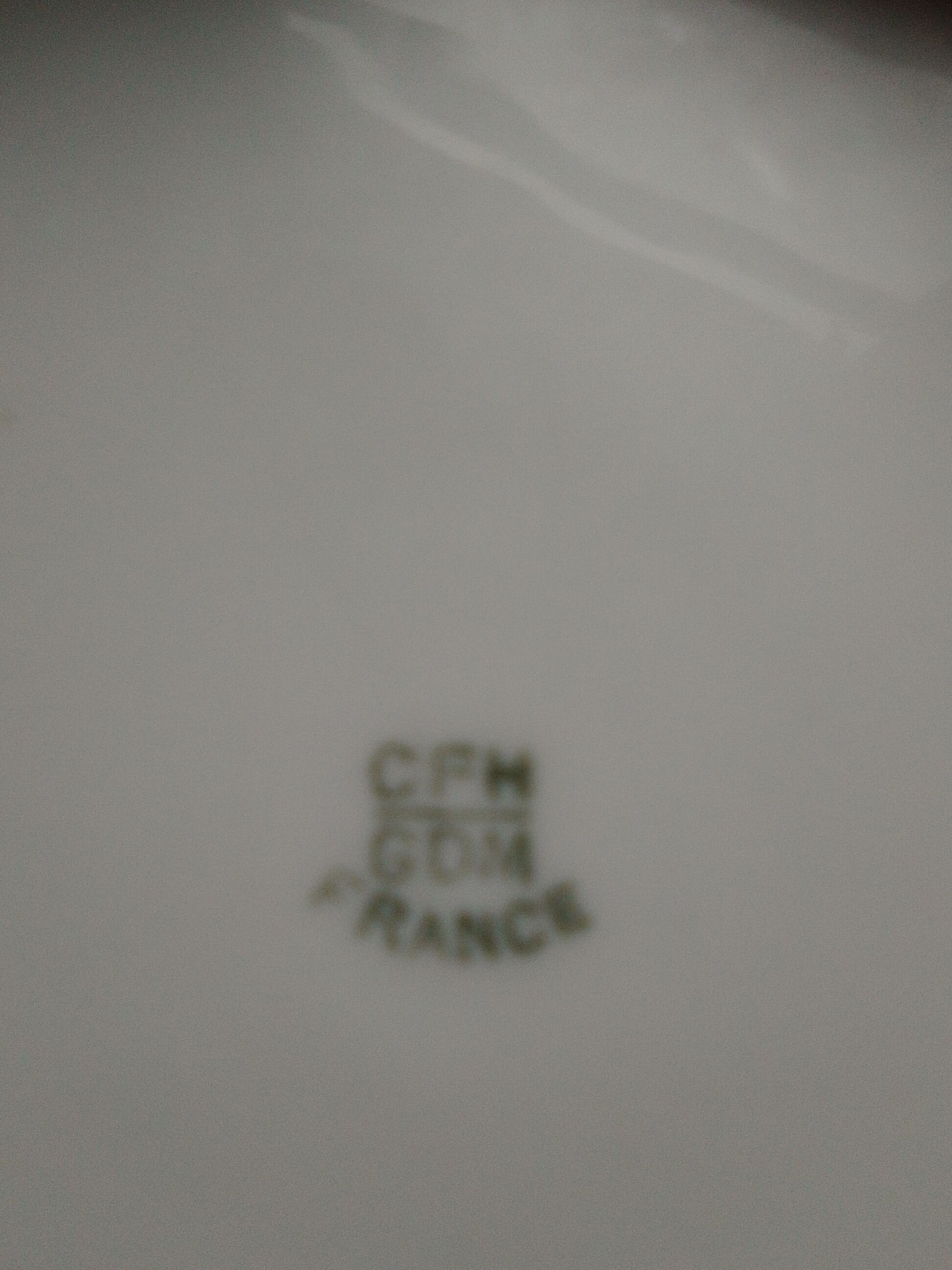 Flat on pedestal Charles Field Haviland Gérard Dufraissex 1 Morel ( CFH GDM) Limoges diam 22,5 cm