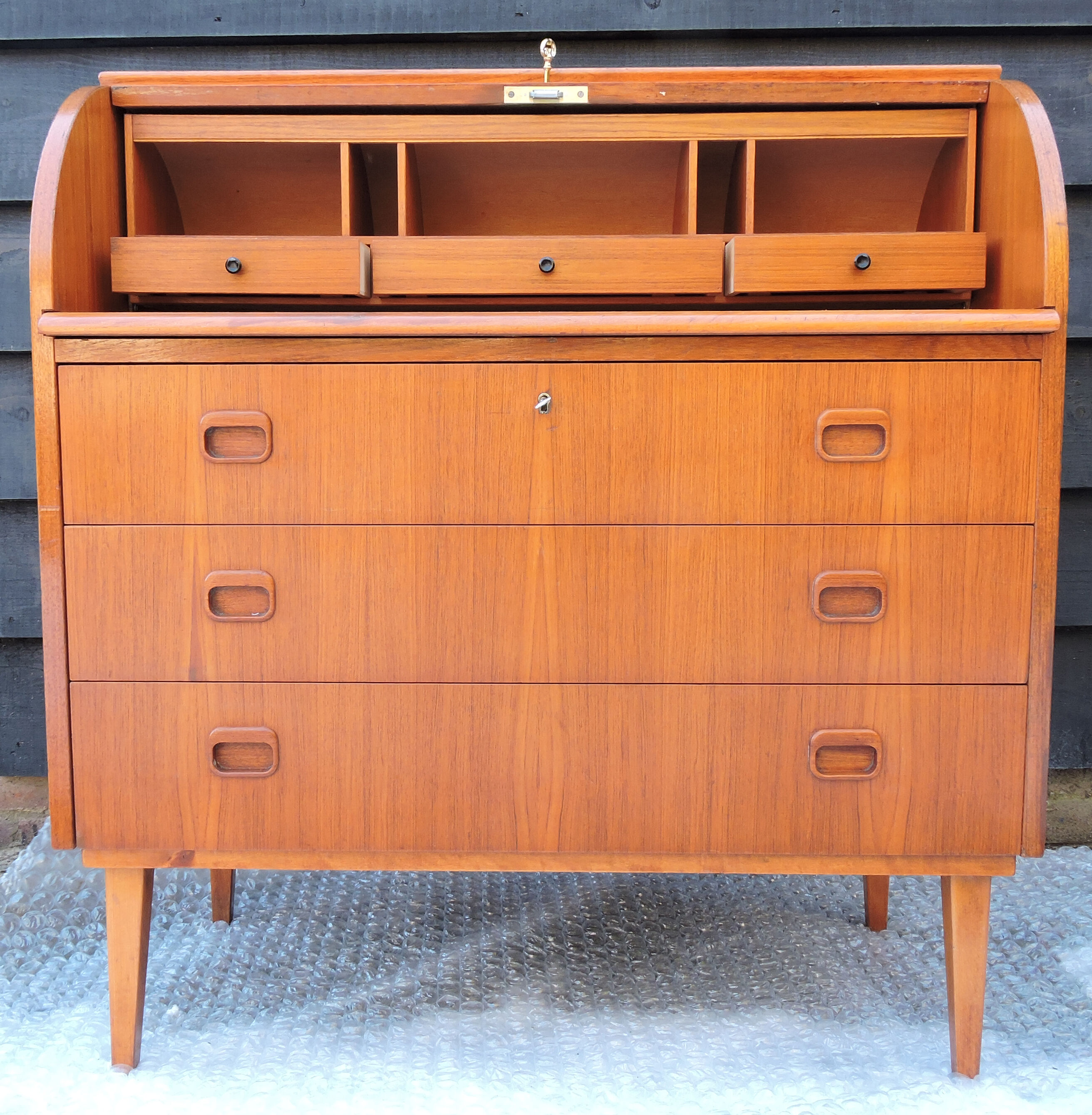 Secrétaire par Egon Ostergaard mi-siècle scandinave en teck rouleau