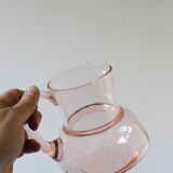 Pichet ancien en verre rose