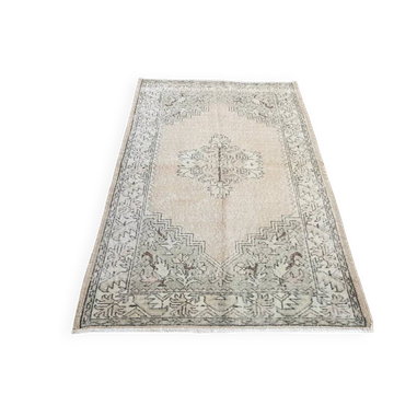 Small bige vintage floral rug