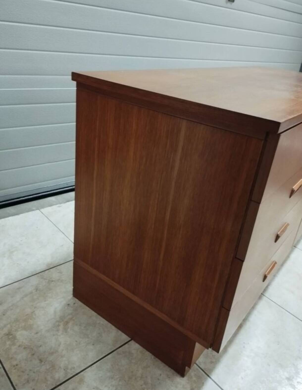 Scandinavian chest of drawers with 8 drawers