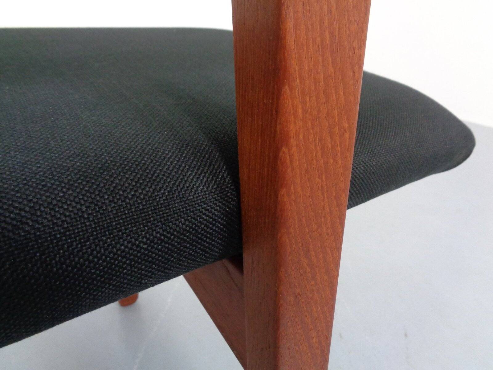 Large teak bench by Aksel Bender Madsen & Ejnar Larsen for Næstved Møbler, Denmark, 1950s.