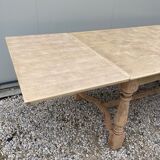 Extendable stripped farm table