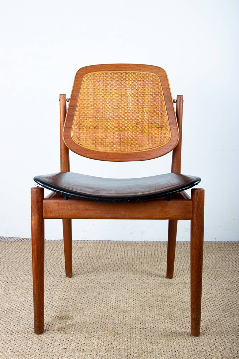 6 Danish chairs in teak, caning and leather, model FD 187 by Arne Vodder.