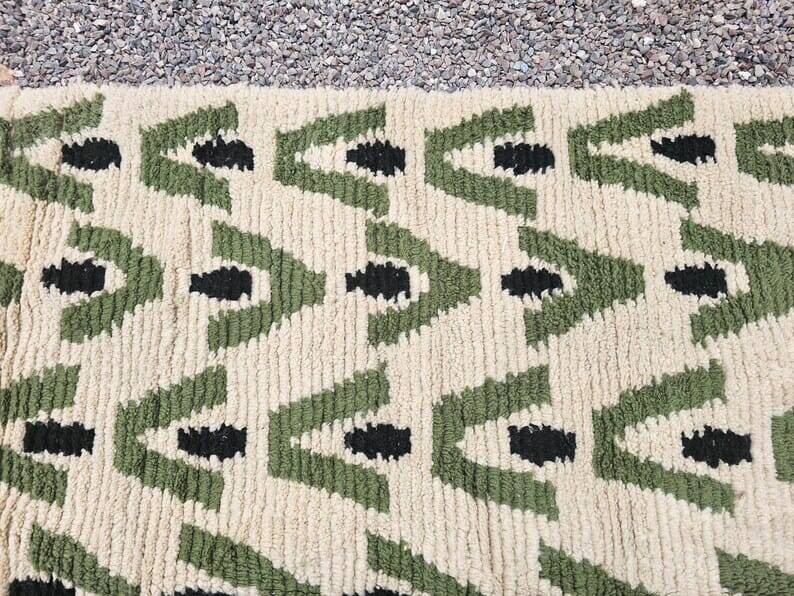 Traditional handmade Beni Ouraine rug size 200 x 300 cm