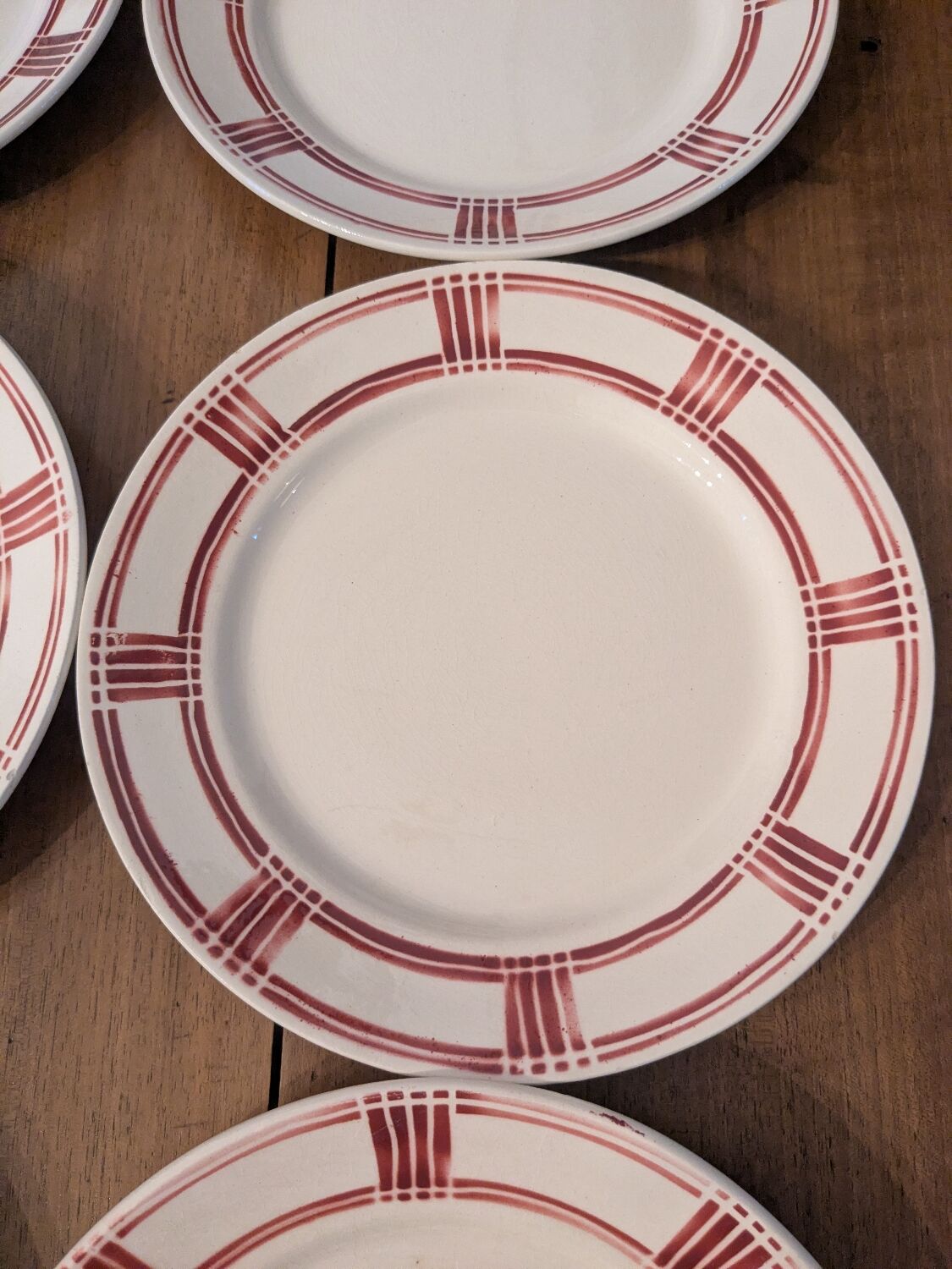 Huit assiettes plates Badonviller