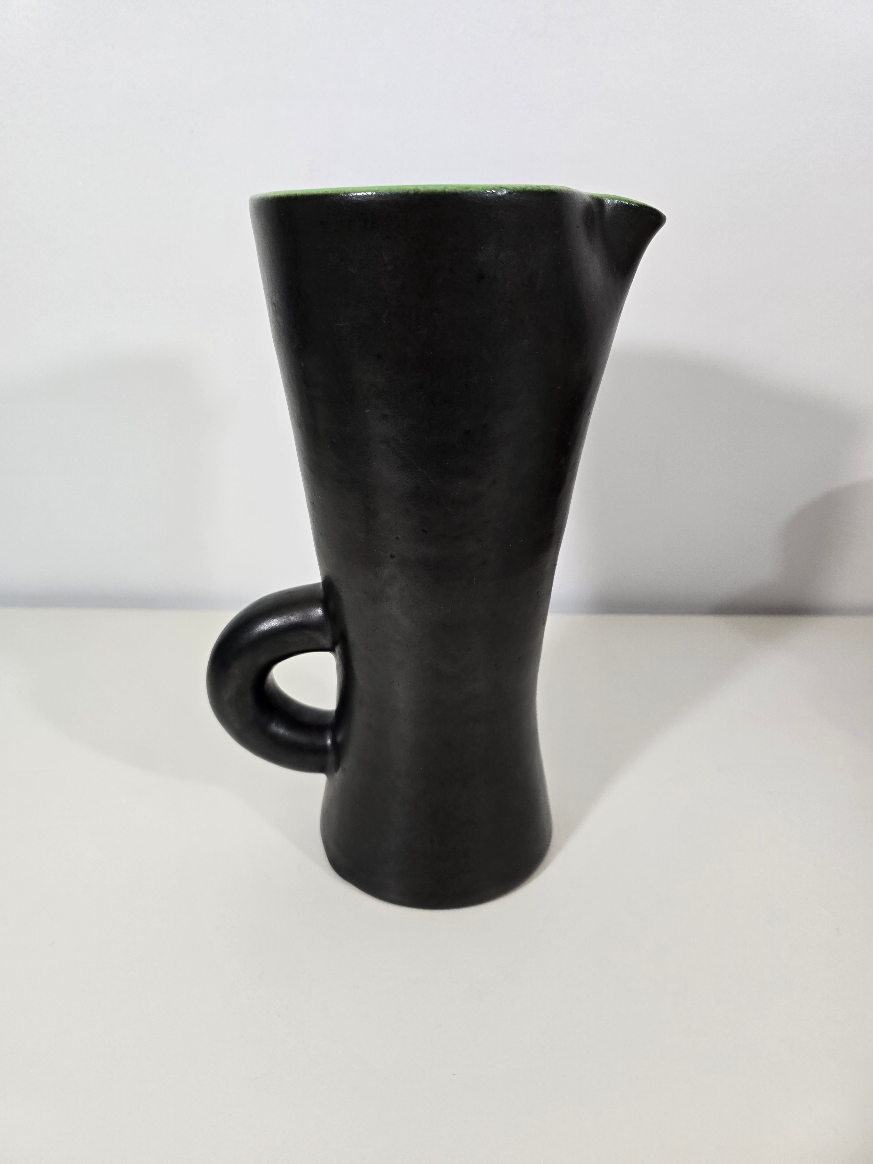 Pitcher and 6 cups model 860 by Pol Chambost in ceramic from around 1950.