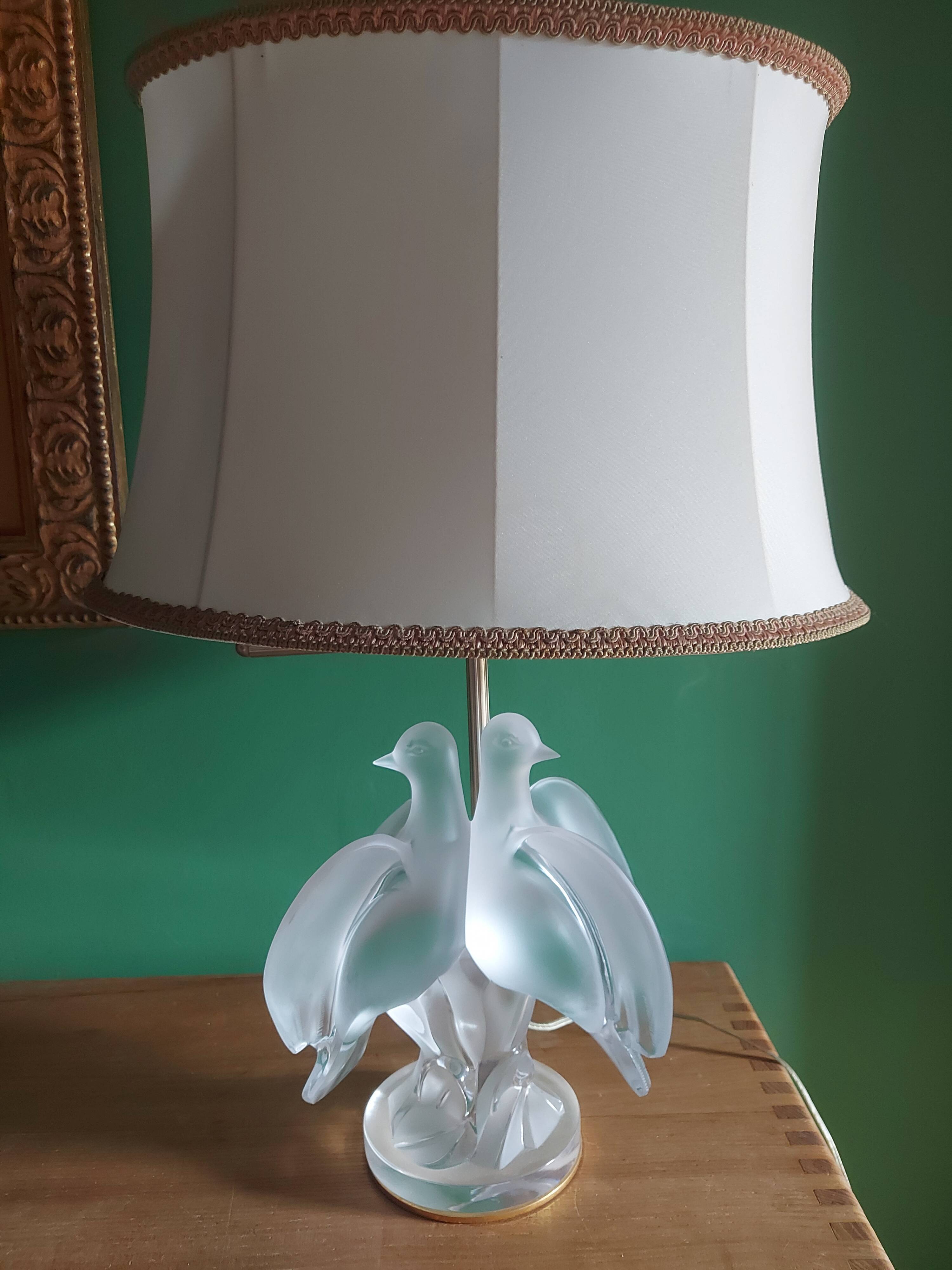Crystal lamp Lalique with two doves model Ariane