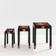 Set de trois tables gigognes décors asiatique bois noirci vers 1920