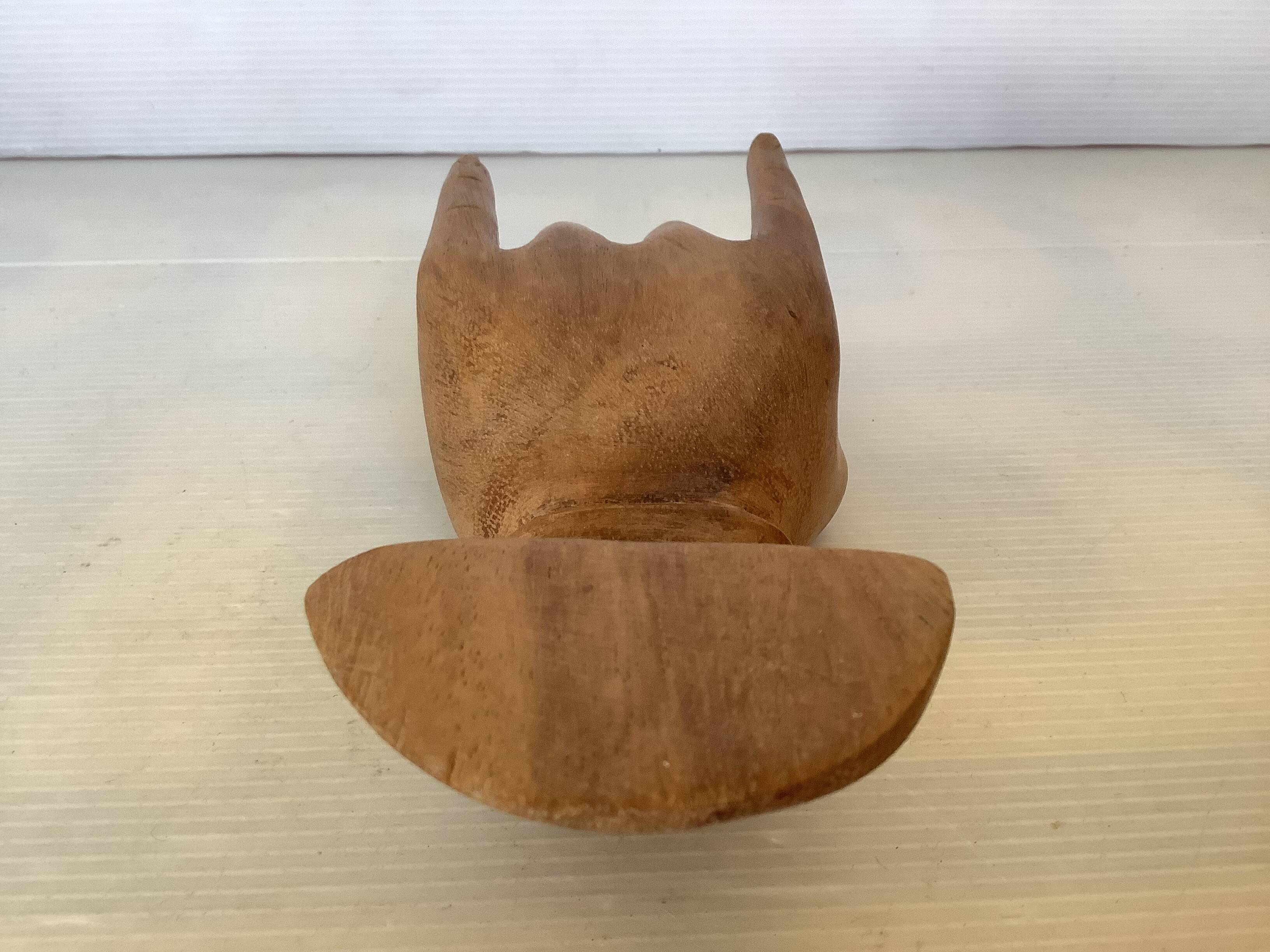 Wooden hand ring sizer pocket emptier