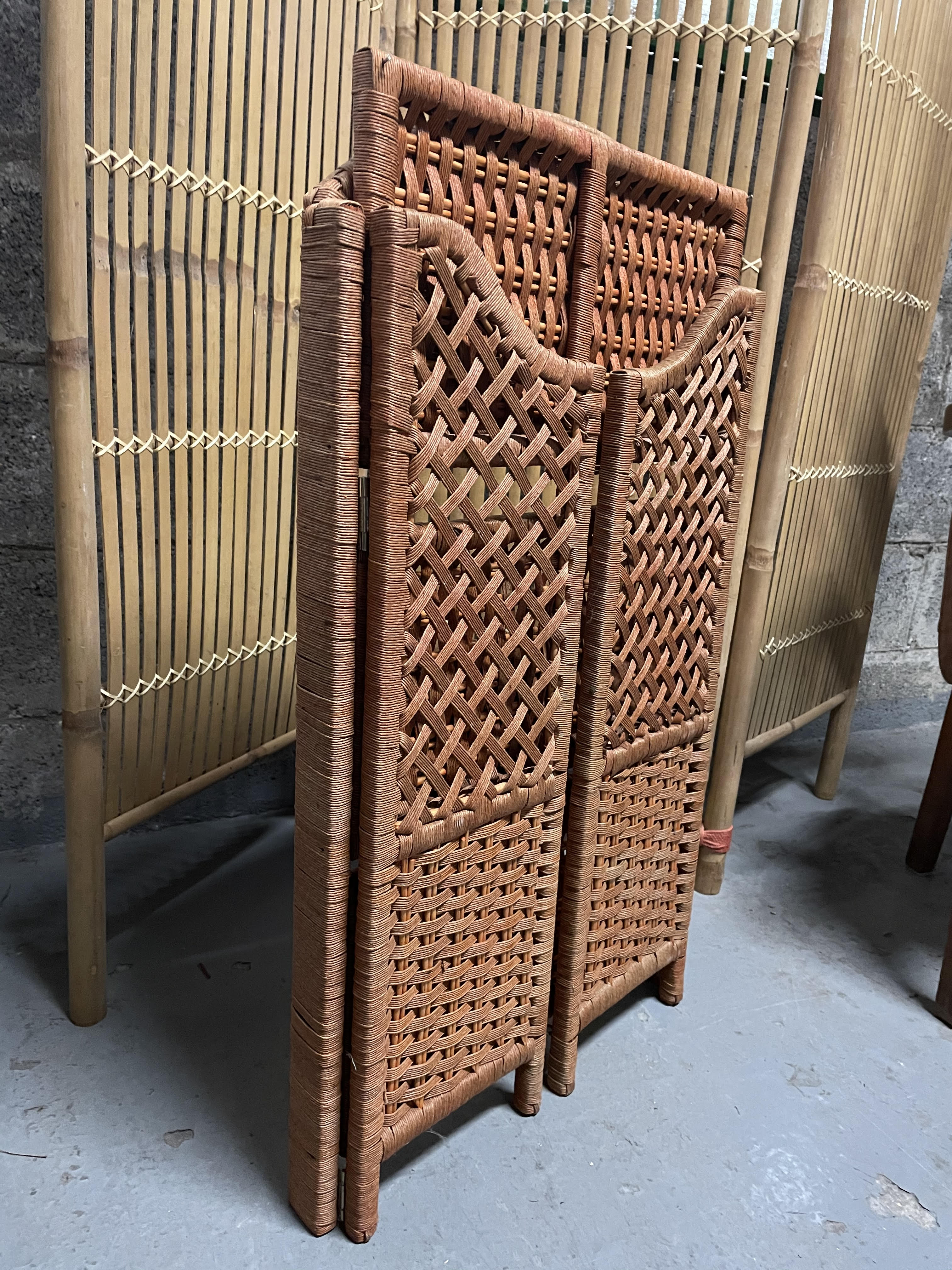 Vintage foldable corded rattan shelf