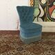 Fauteuil crapaud vintage en velours bleu