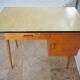 Bureau en bois plateau formica des années 60