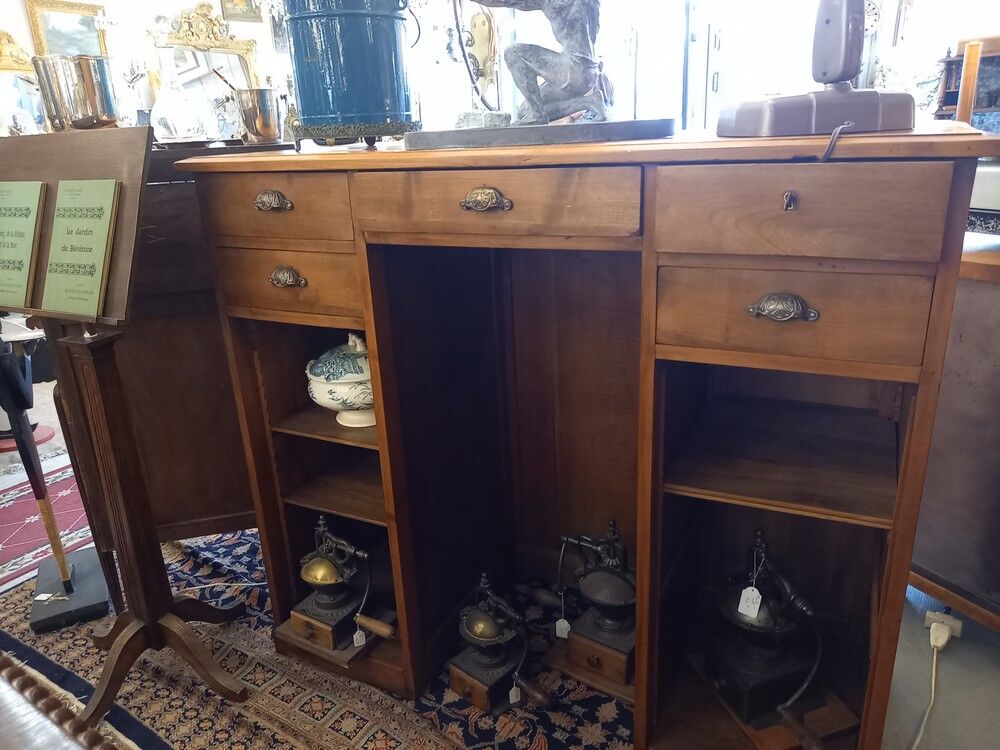 Cashier Cabinet, Counter