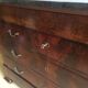 Commode Louis Philippe bois et marbre noir, 4 tiroirs