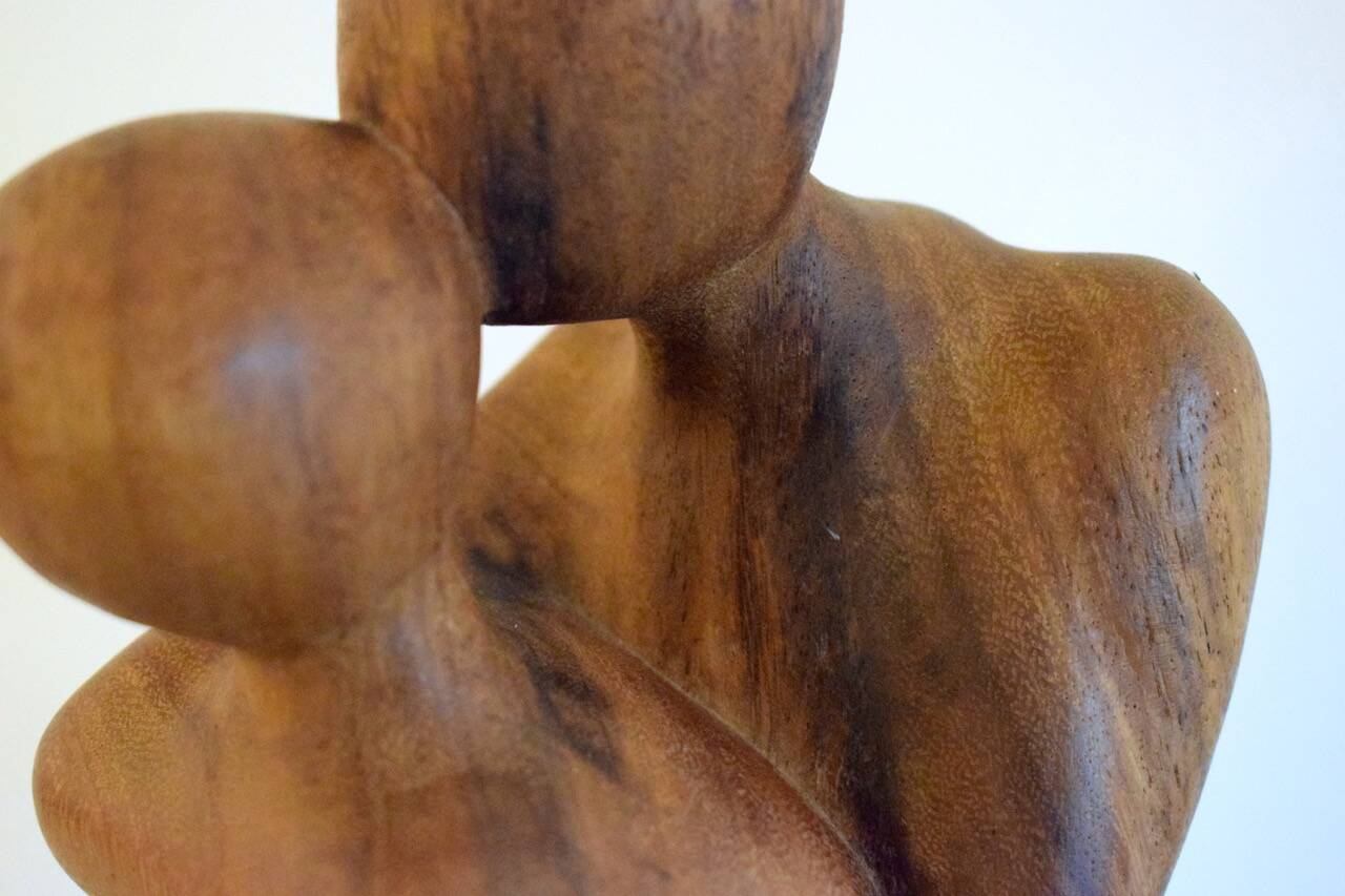 Le baiser sculpture en bois
