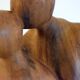Le baiser sculpture en bois