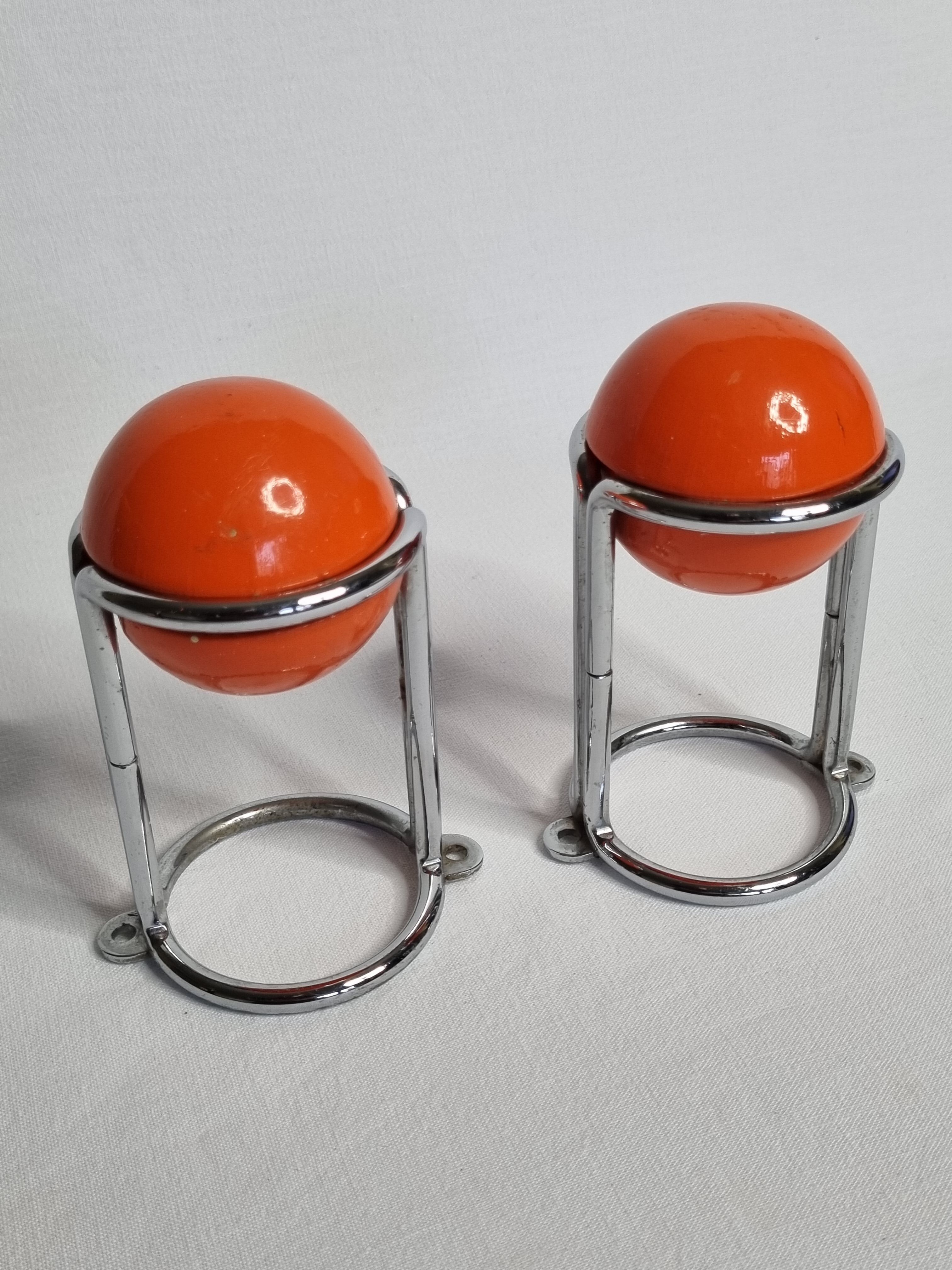 “Space Age” wall coat rack, two spherical coat hooks
