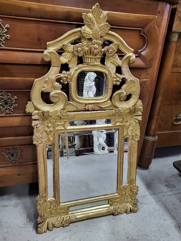 GILT WOODEN GLASS MIRROR FROM THE LATE 18TH CENTURY
