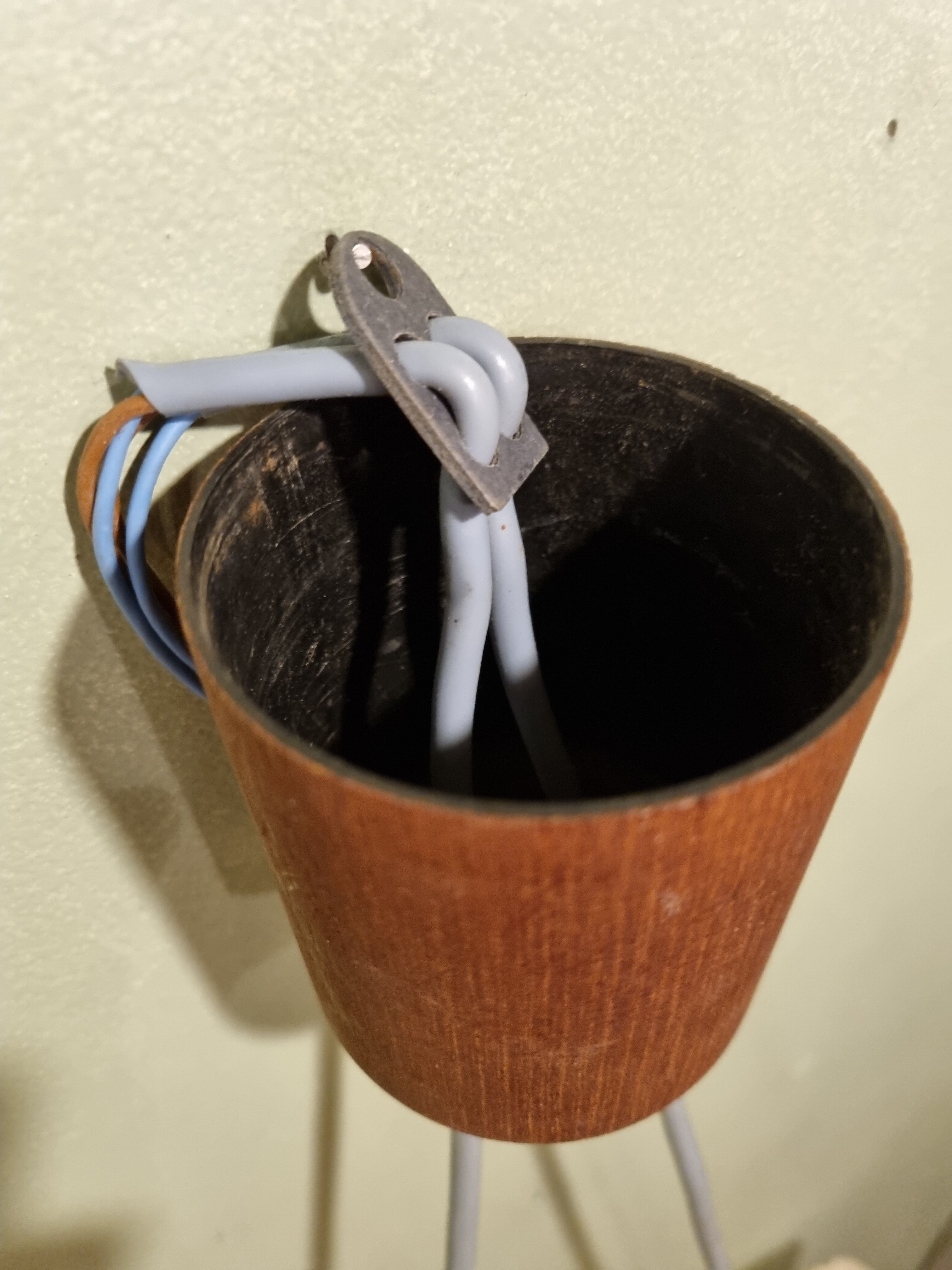 Scandinavian hanging