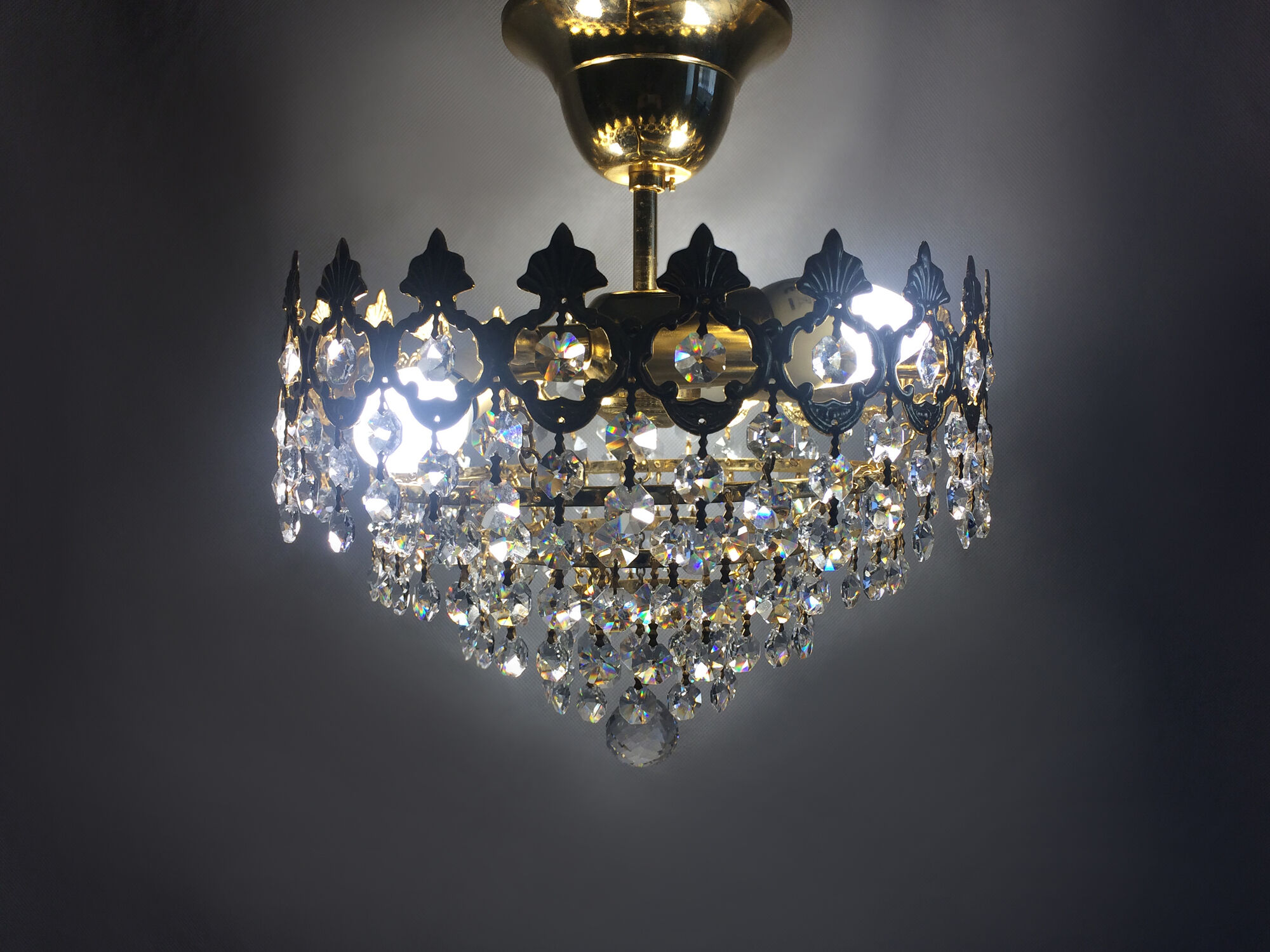 Old chandelier, gold metal crown ceiling, 4 floors, 3 fires, glass stamps. Year 80