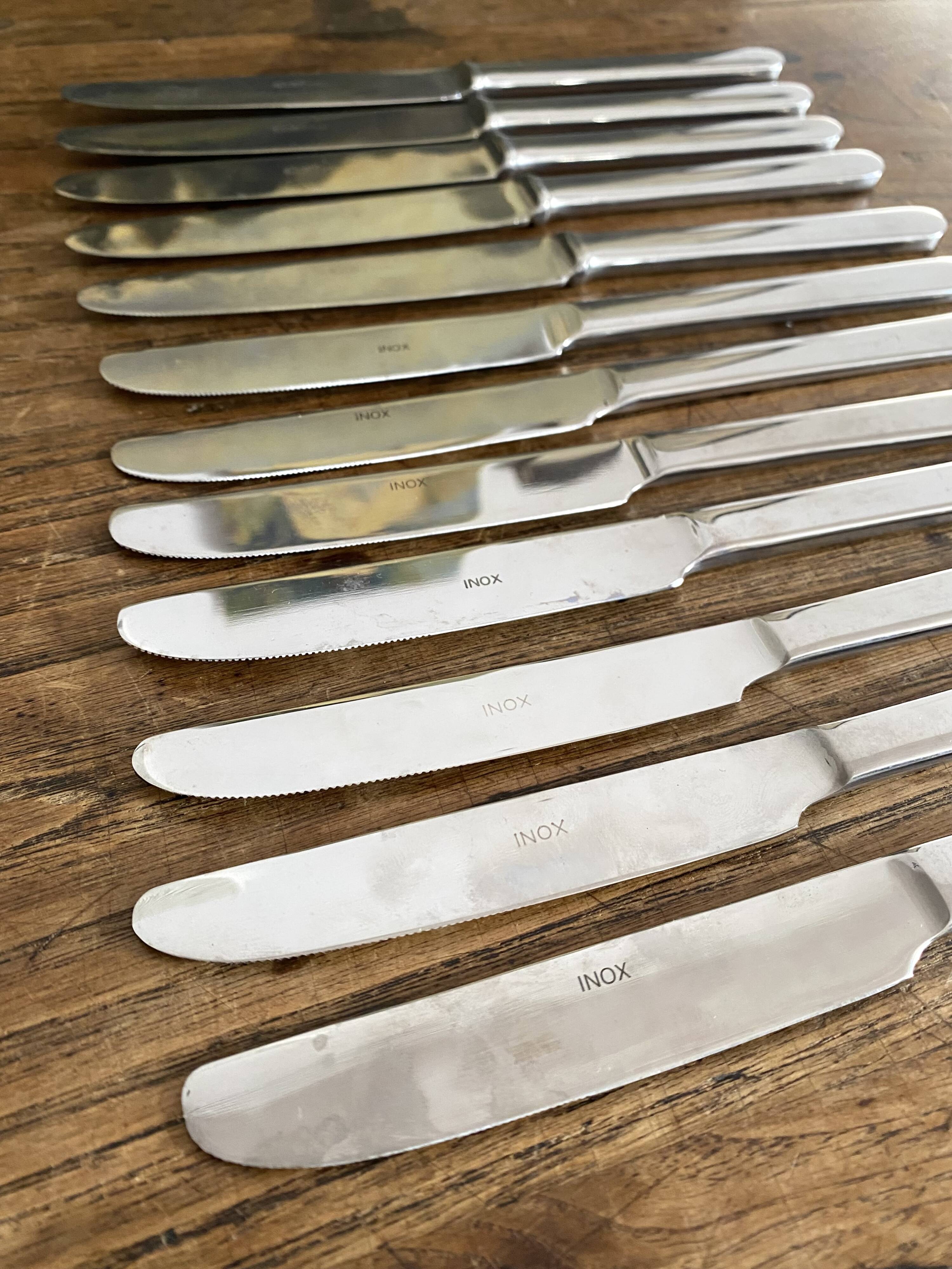 Couteaux vintage en inox dans boite