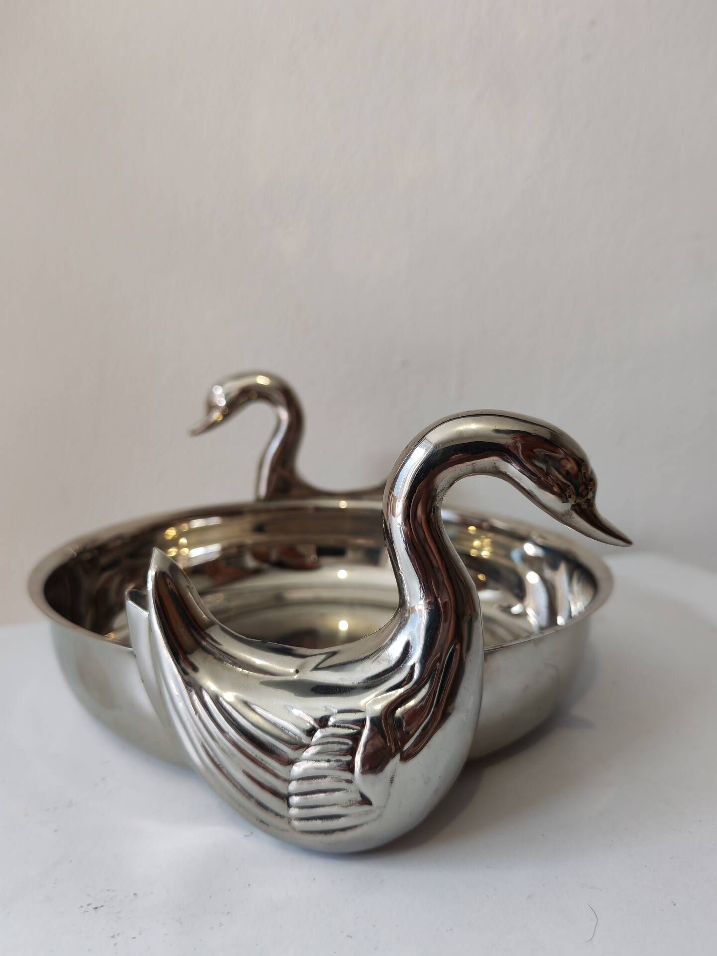 Centrepiece, silver-plated metal swan catchall.