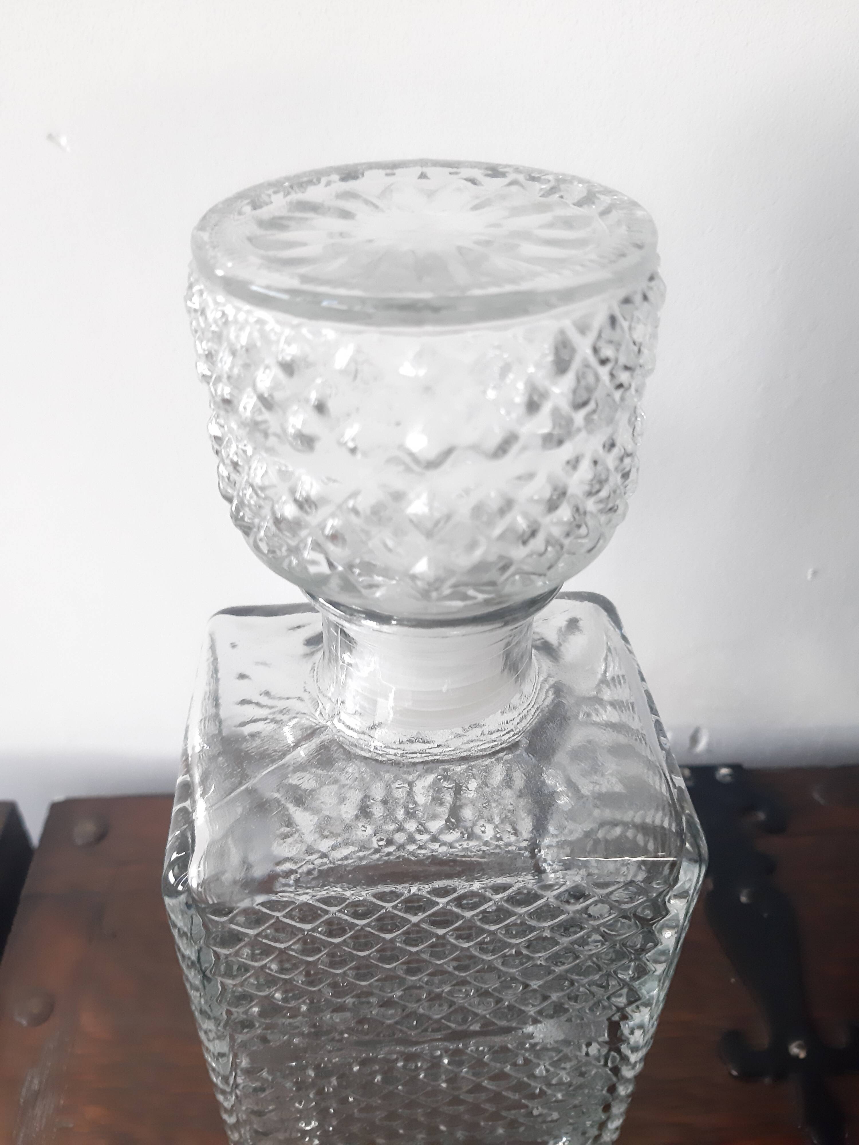 Glass whiskey carafe